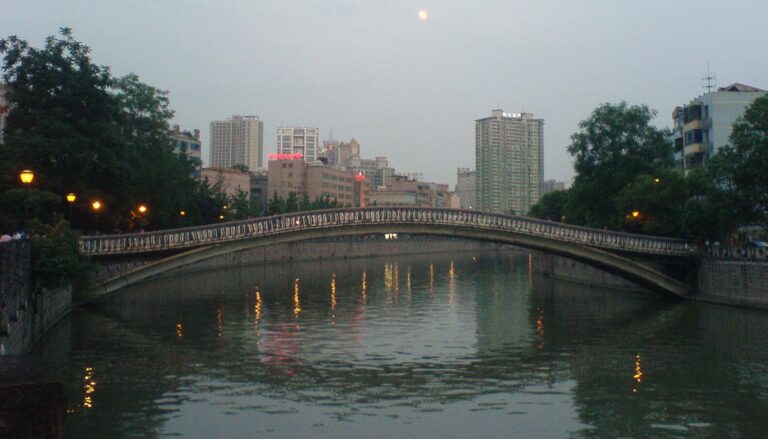 余震后的成都