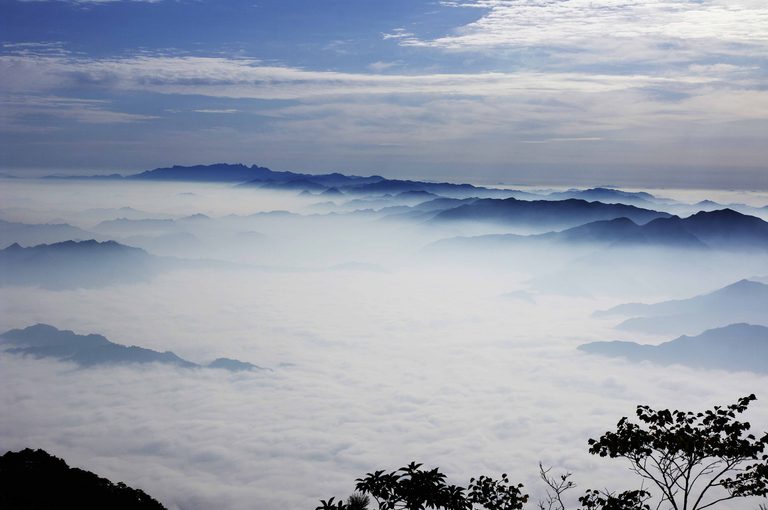 “只在此山中，云深不知处”