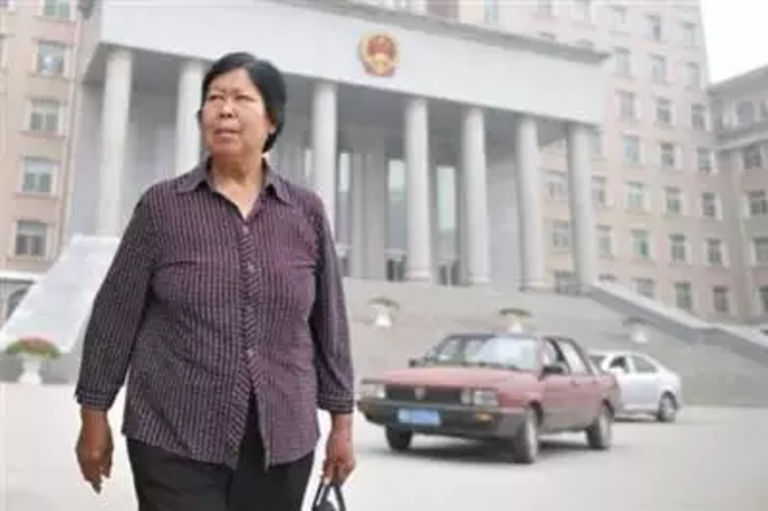 母亲啊，你是这个民族真正的脊梁