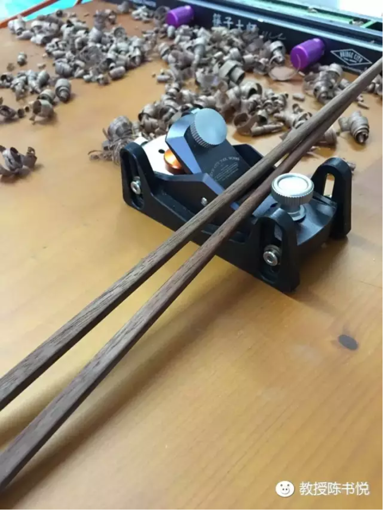 作为一个专业的叛徒，你只能指望我忠实于内心