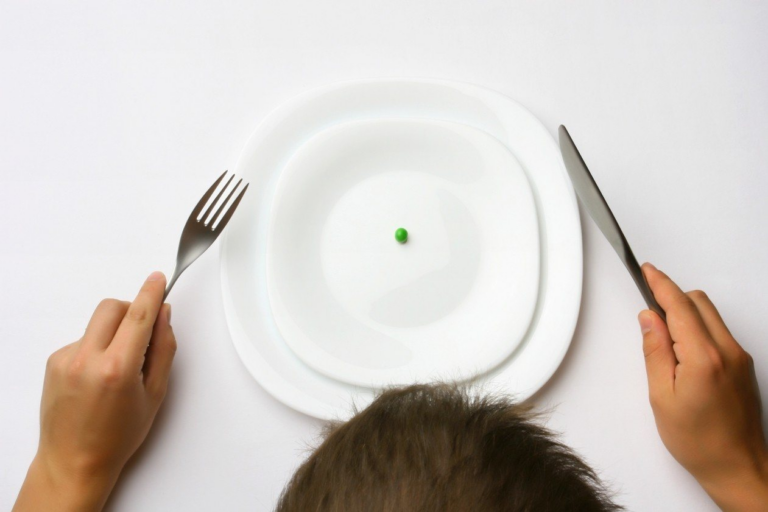 健康120｜节食 ≠ 排毒：别再饿自己了！你以为在清体排毒，其实在损耗代谢与肌肉