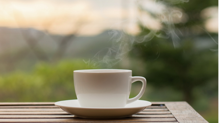 健康120｜“晨起一杯水，睡前别喝水”是真的吗？